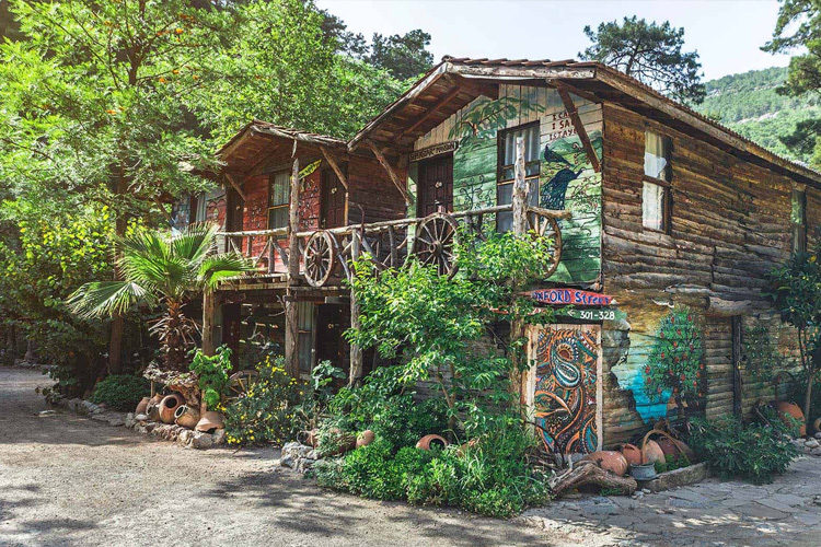 Kadir`s Tree House / KUMLUCA pansiyon